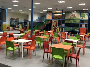 AU CHÂTEAU DES ENFANTS