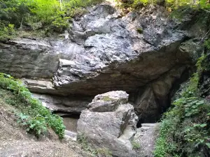 Peştera Şugău