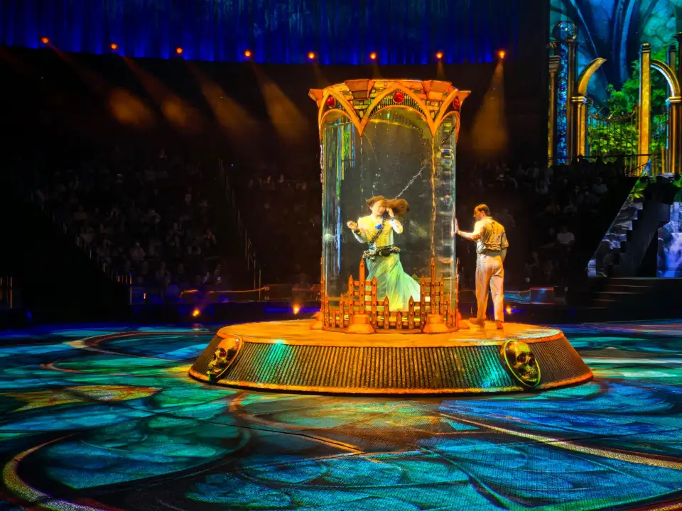 4_House of Dancing Water