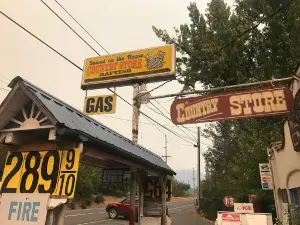 Sunset On The Rogue Country Store & Raft Rental