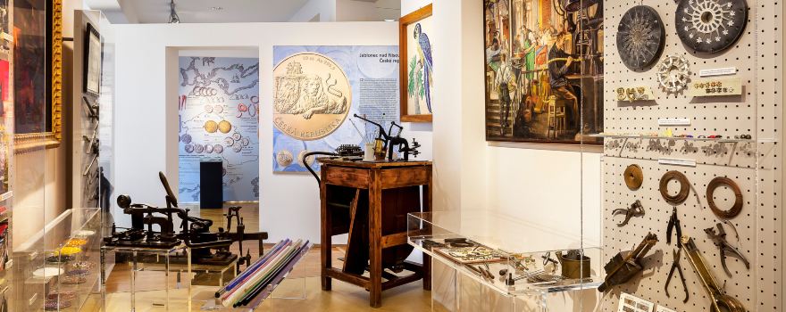 Glass And Jewelry Museum