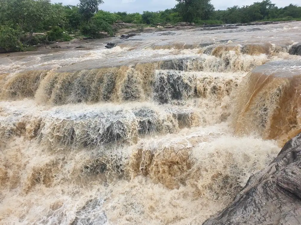 Hotels near Tons Falls