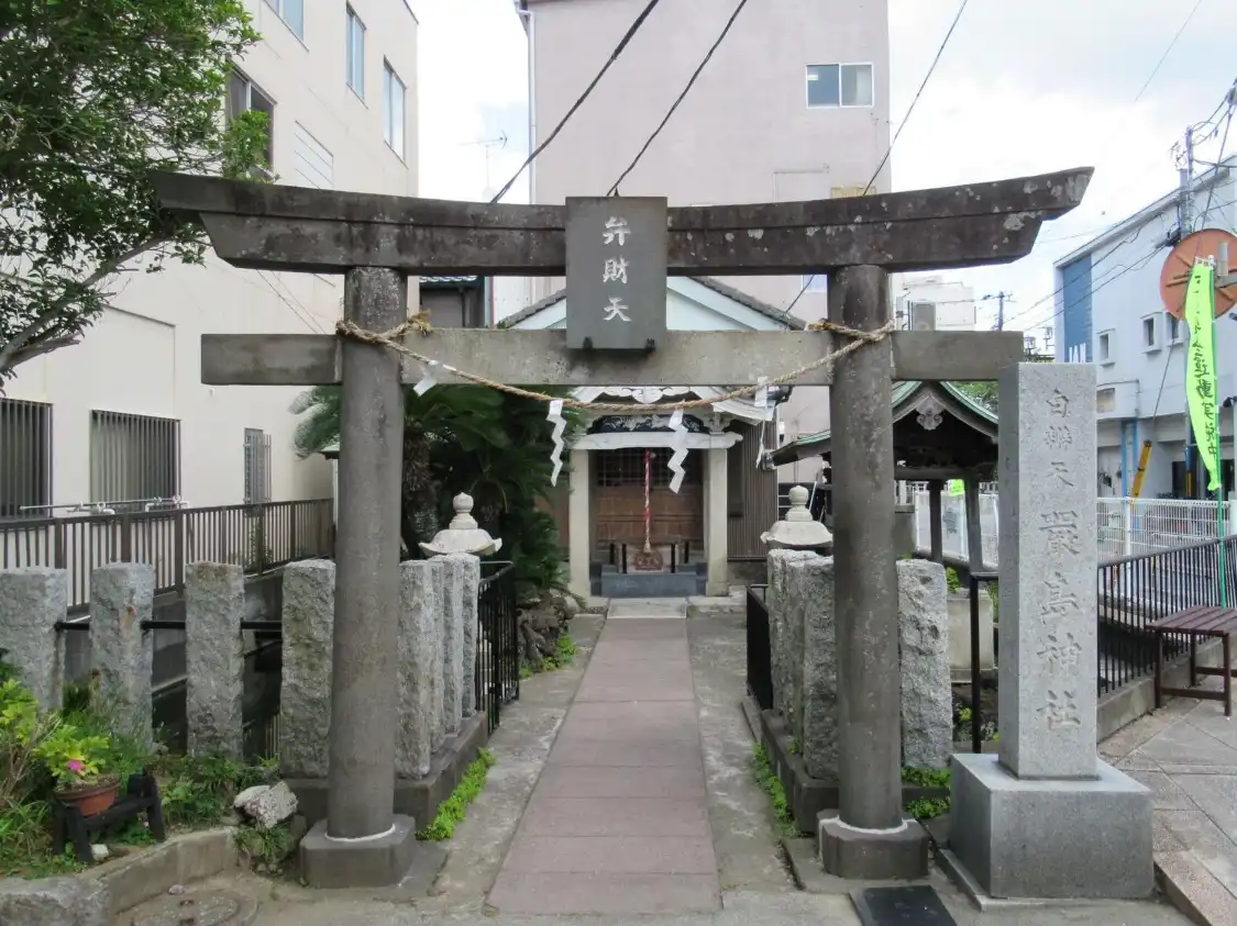Hotels near Ikutsushima Shrine