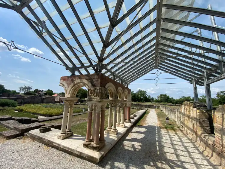 紹莫吉堡住宿飯店