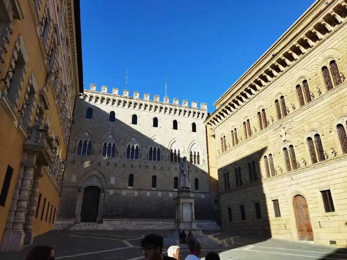 Hotels near Palazzo Salimbeni