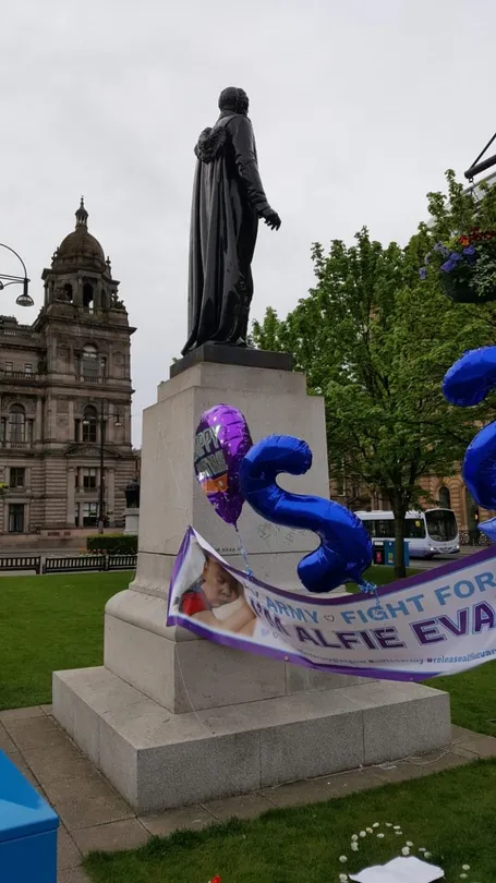 4_Thomas Campbell Statue