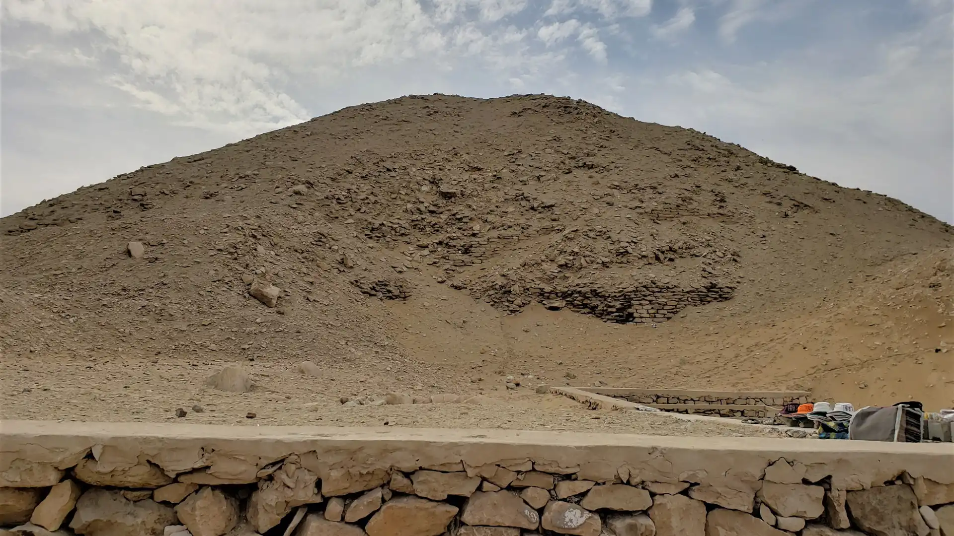 Hotels near Pyramid of Teti