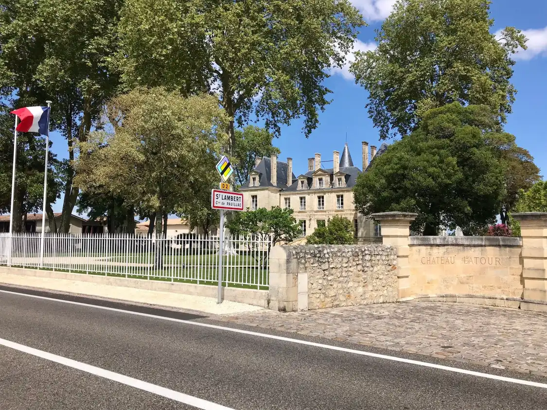 Hotels near Chateau Latour