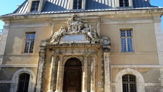 La Porte Monumentale de l'Ancien Séminaire des Jésuites