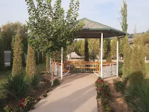 Xalq ta'limi faxriysi Qodirov Do‘stqobil To‘raboyevichning uy kutubxonasi