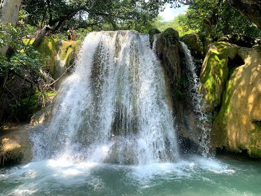 Las Granadas Mil Cascadas