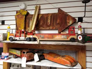 Little Bit of This and That Flea Market