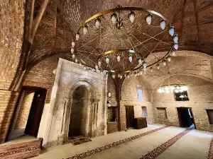 Kırmızı Medrese