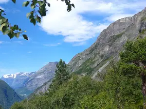 Ekkertinden