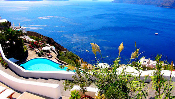 Firostefani Central Square