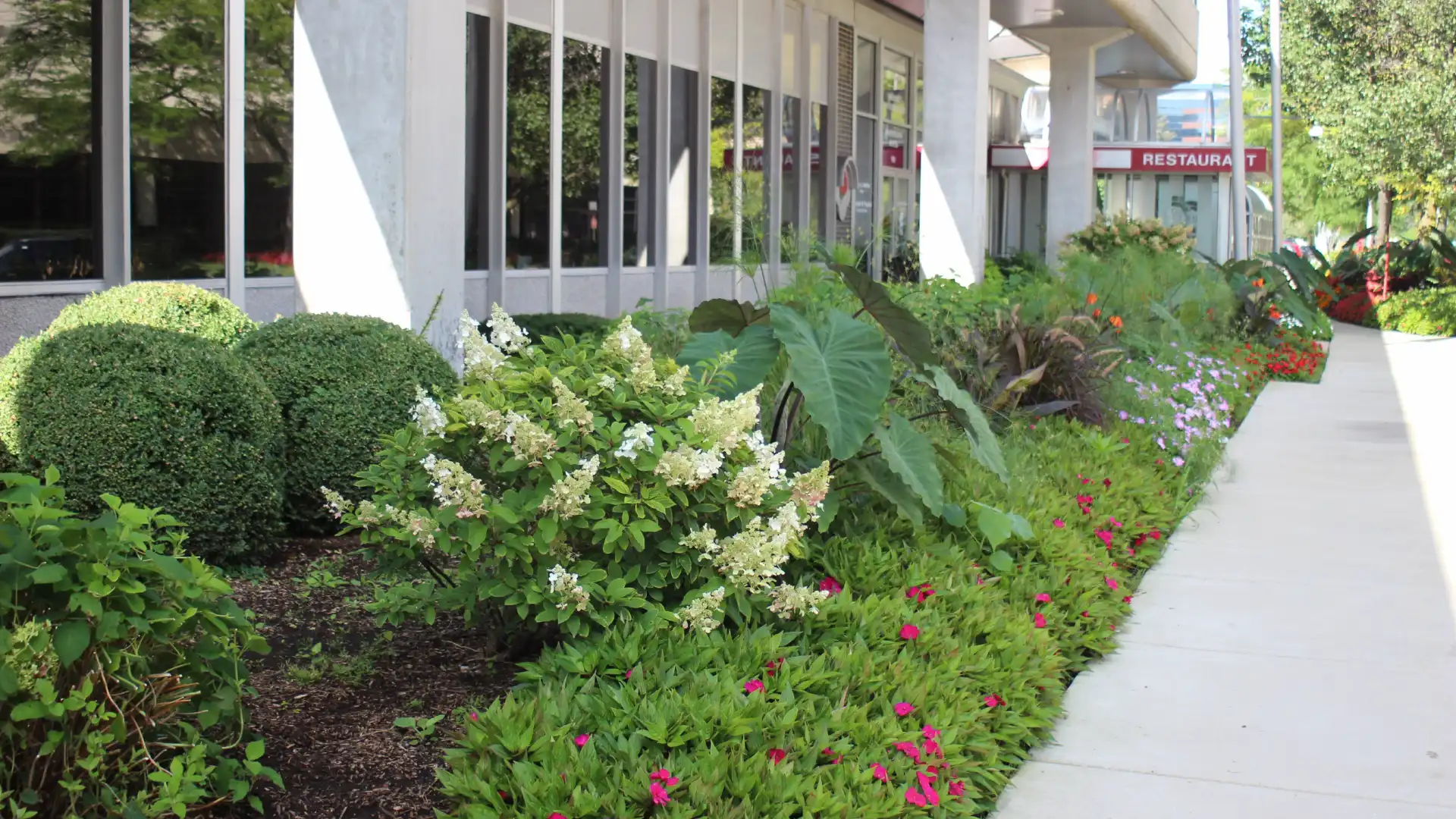 Hotels near Donald E. Stephens Convention Center