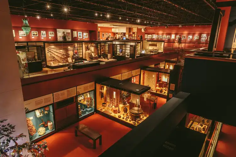 Hotels near Oriental Museum