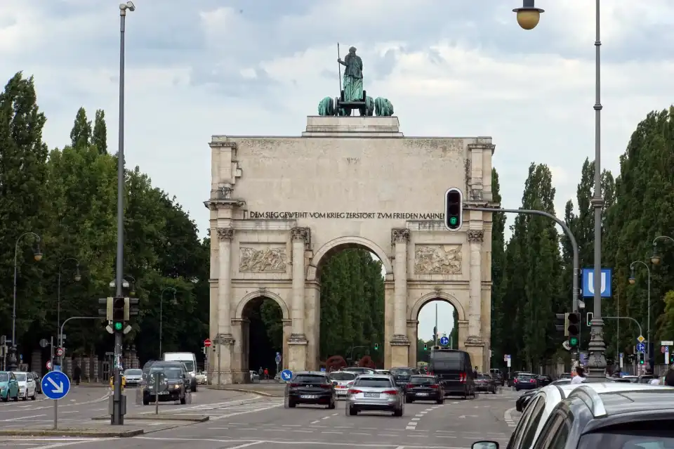 5_Siegestor
