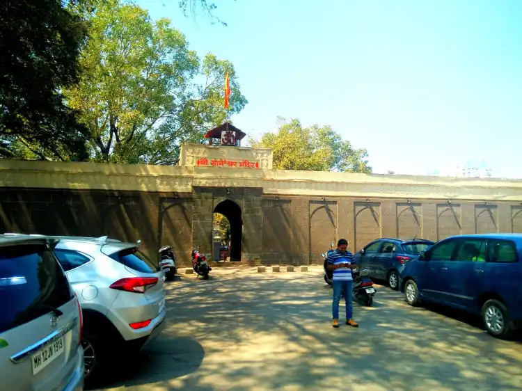 Hotels near Someshwar Wadi Temple