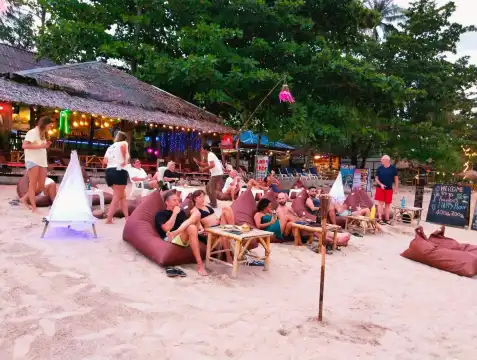 Hotels near Khlong Khong Beach