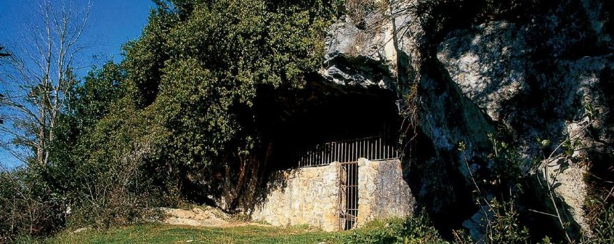 Cuevas Hornos De La Pena