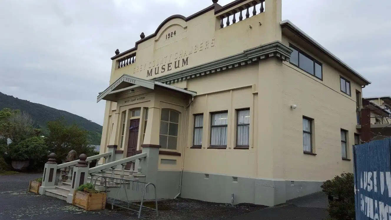 Hotels near History House Pop-Up Museum