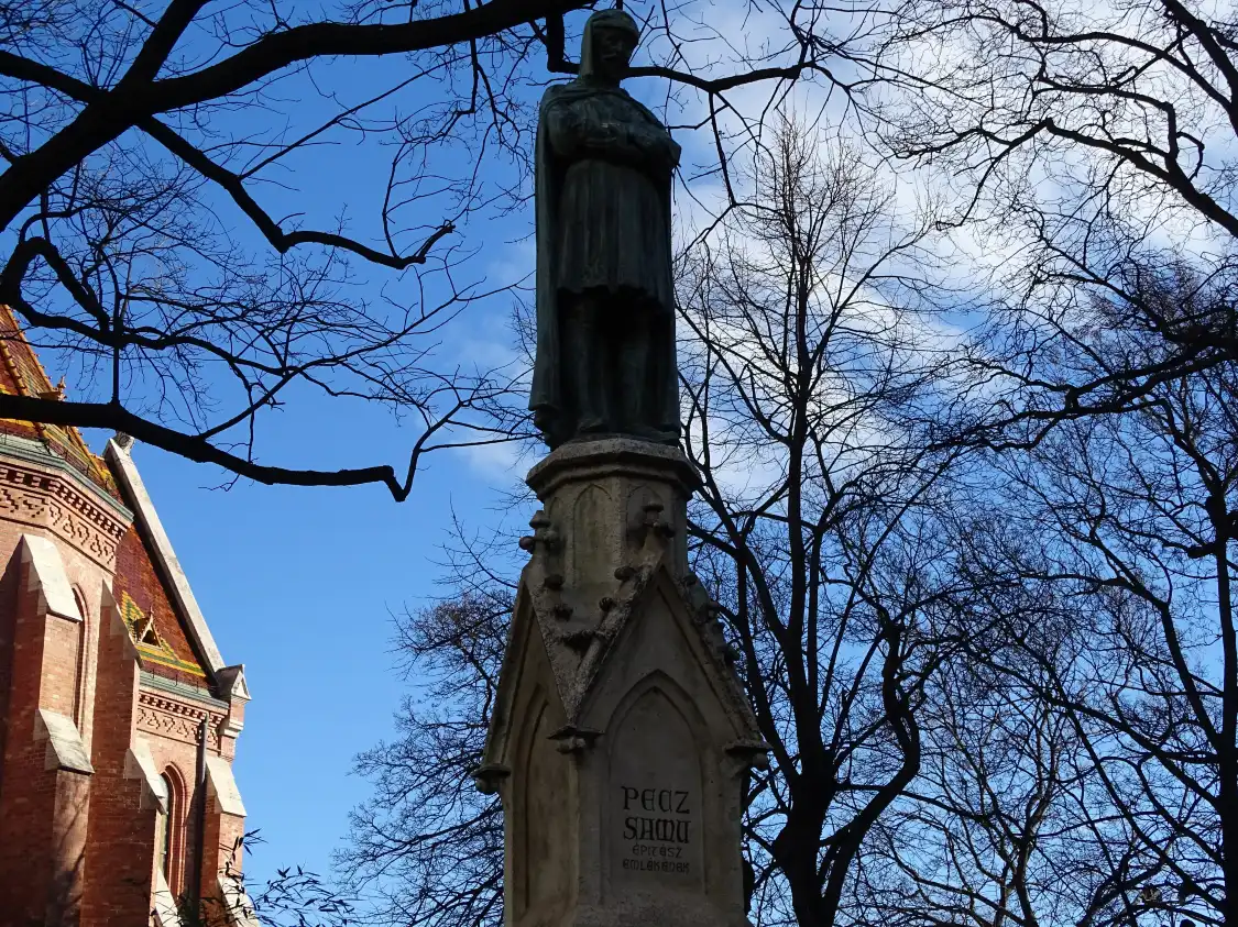 Hotels near Statue of Pecz Samuel