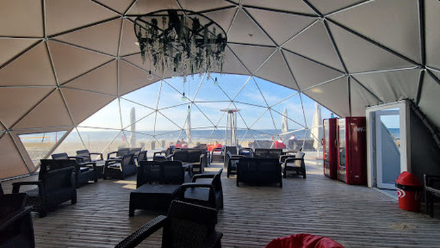 '' The Beach Majori '' Pludmales klubs ar aktīvās atpūtas laukumiem.