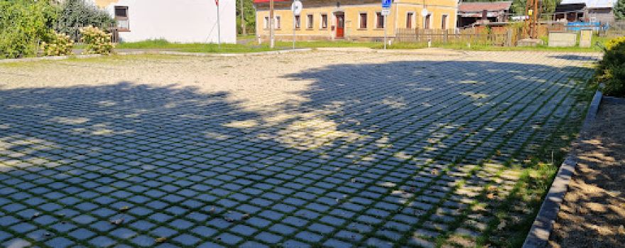 Parkoviště Vlčí Hora s dětským hřištěm