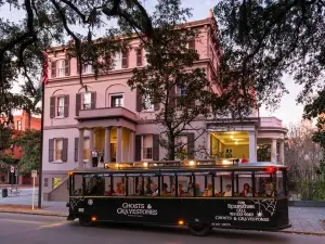 Ghosts & Gravestones Tour Savannah