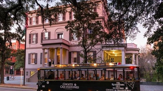 Ghosts & Gravestones Tour Savannah