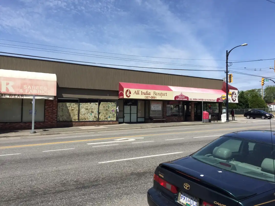 푼자비 마켓 주변 호텔