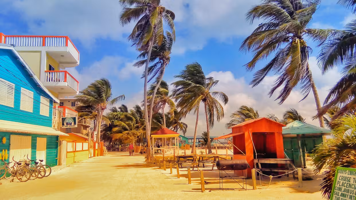 ${{cityDName}} to Caye Caulker Flights