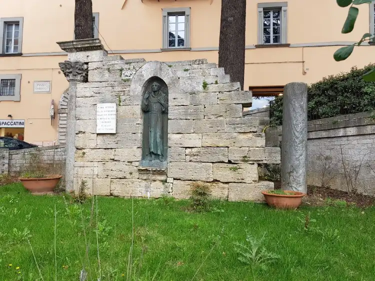 Hotels near Monumento a Jacopone da Todi