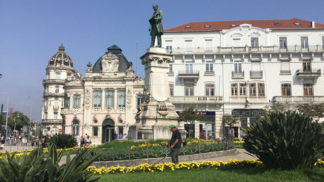 Monumento em homenagem a Joaquim Antonio de Aguiar