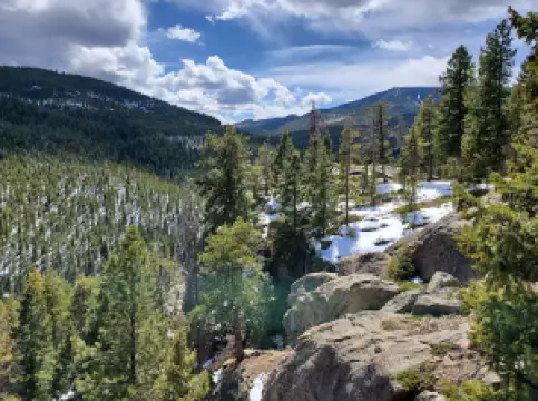 Maxwell Falls Trailhead