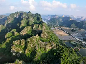 Đầm Vân Long