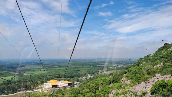 Điện Bà Linh Sơn Thánh Mẫu