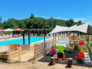 Area De Gavaudun Holiday Village In Perigord