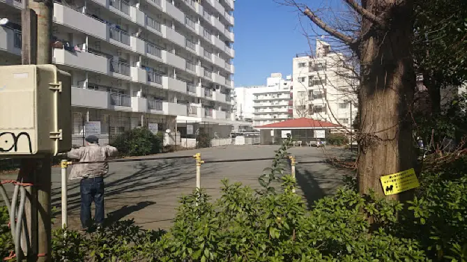 栄町2丁目集会所アパート前広場