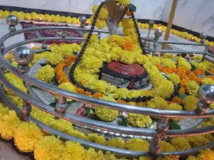 Shri Mankamneswar Mahadev Mandir (Kumhariya Khas)