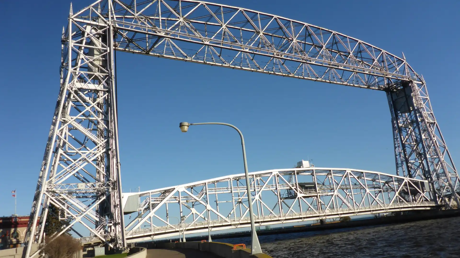 Hoteles cerca de Aerial Lift Bridge