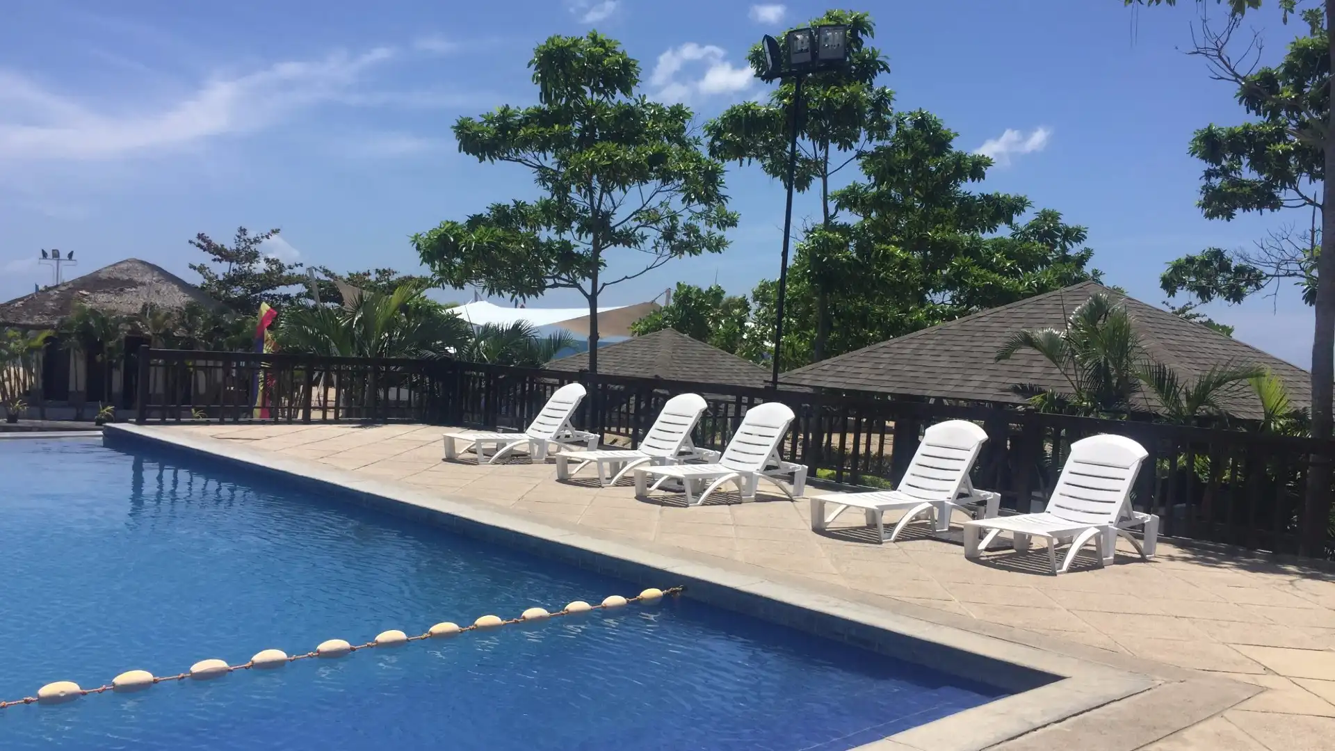 鄰近Playa Laiya的酒店