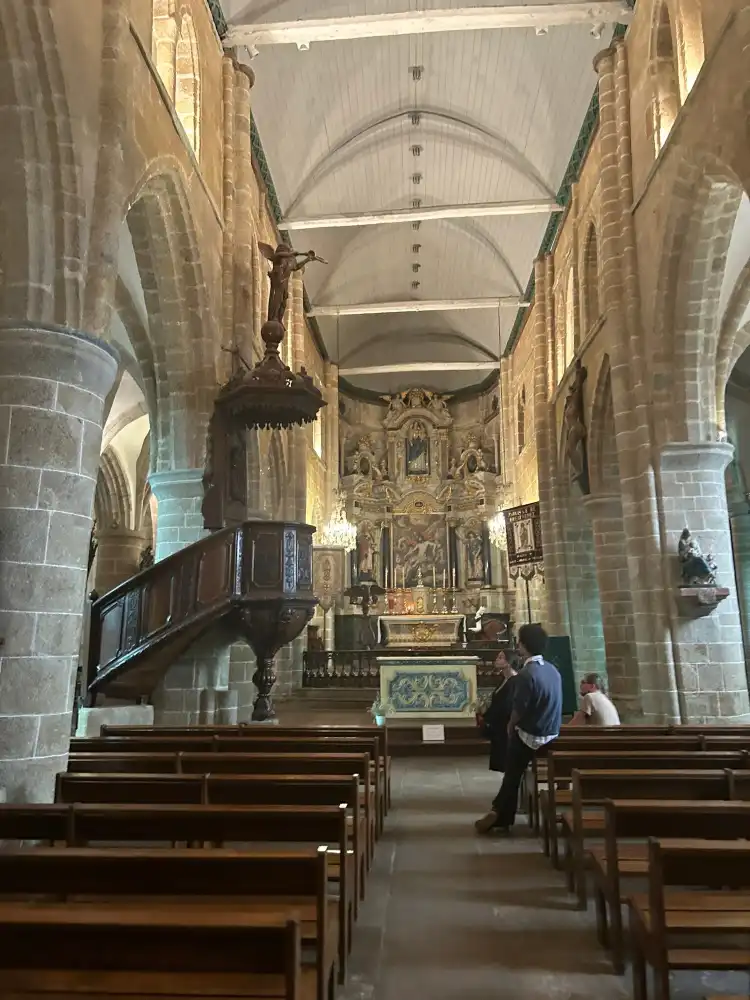 Hotels near Eglise de Brelevenez