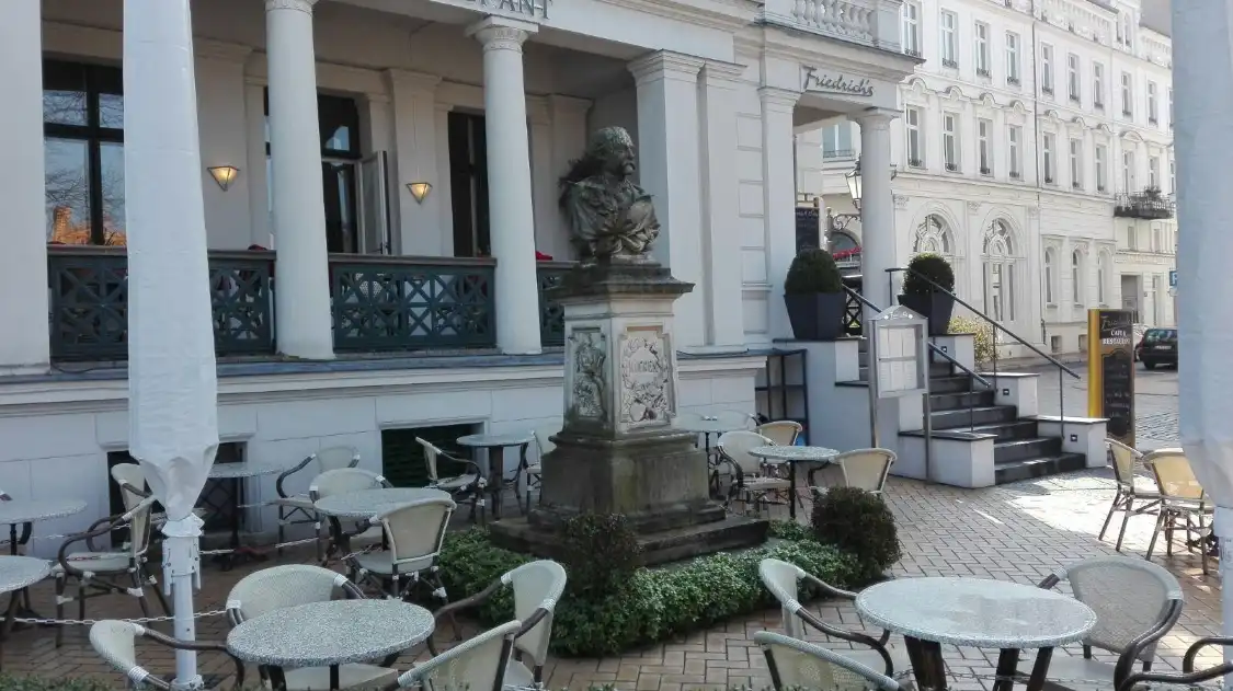Hotel in zona Denkmal Friedrich Wilhelm Kucken