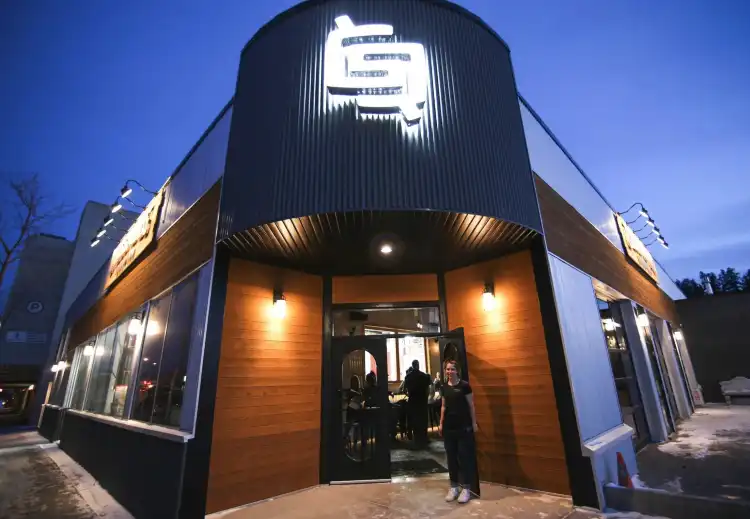 Hotels near CrossRoads Brewing & Distillery