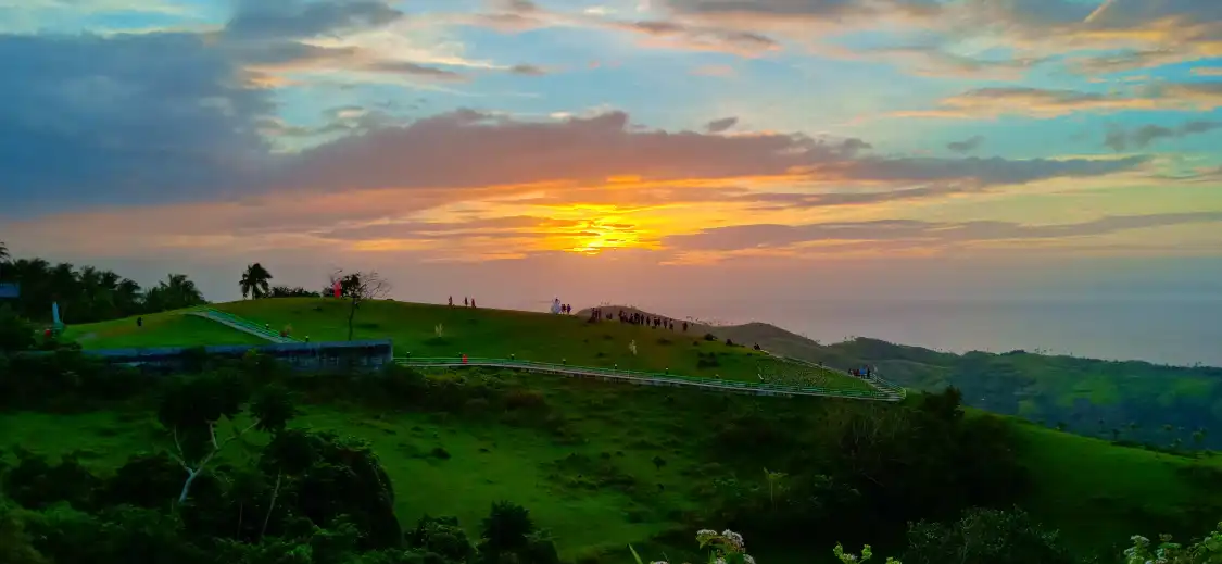 Hotels near Lintaon Peak