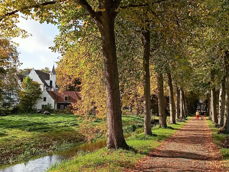 Hotels near Oudheidkamer Rhoon en Poortugaal