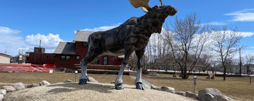 Lundi Moose Statue