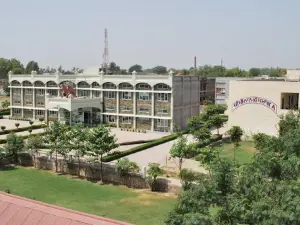 Guru Nanak College Library